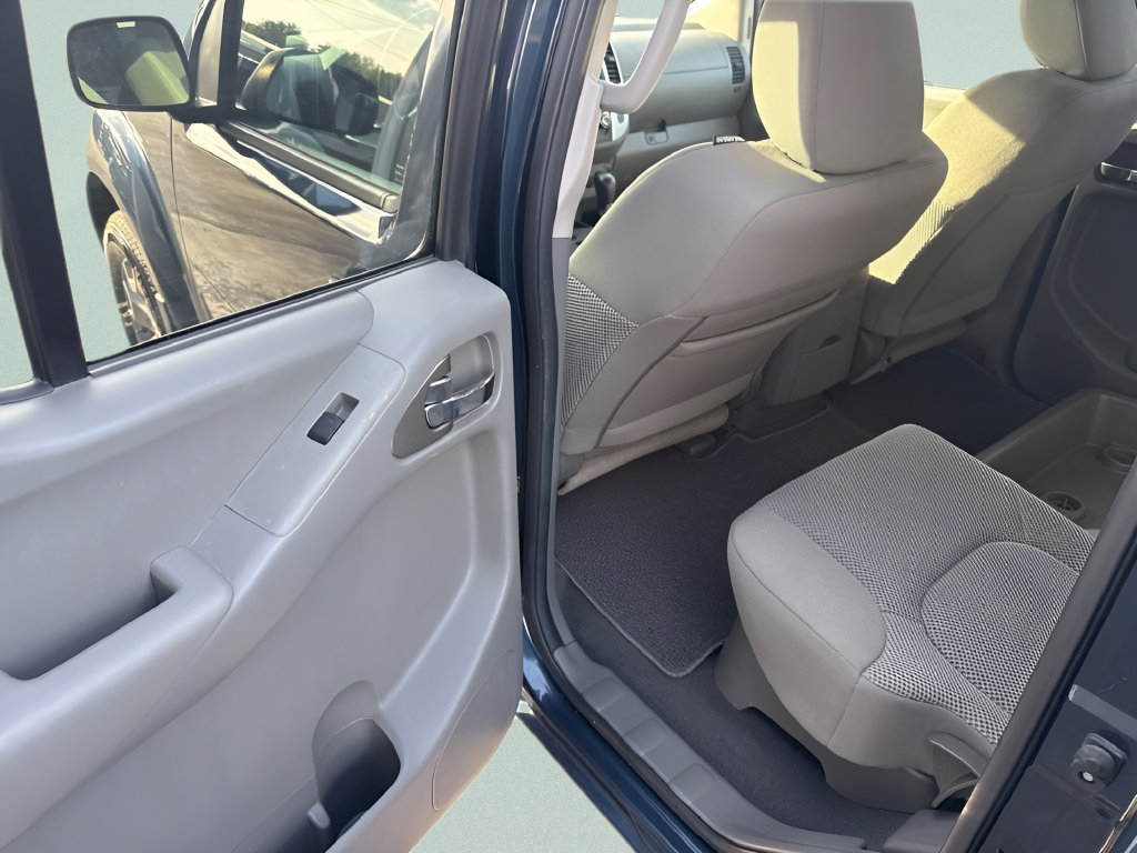 Used 2020 Nissan Frontier SV AWD/4WD image 7