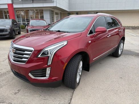 Used 2019 Cadillac XT5 FWD image 2
