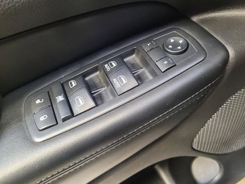 Used 2018 Jeep Grand Cherokee Altitude RWD image 27