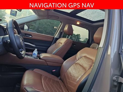 Used 2024 Nissan Pathfinder Platinum AWD/4WD image 7