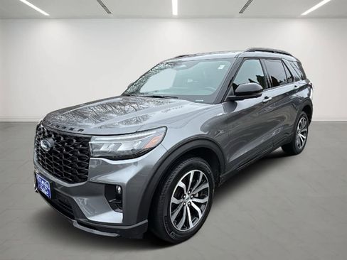 Used 2025 Ford Explorer ST-Line image 1