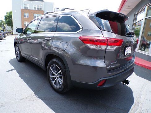 Used 2017 Toyota Highlander XLE AWD/4WD image 7