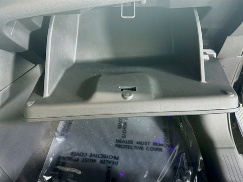 Used 2022 Nissan Kicks SV w/ Interior Electronics Package FWD image 32