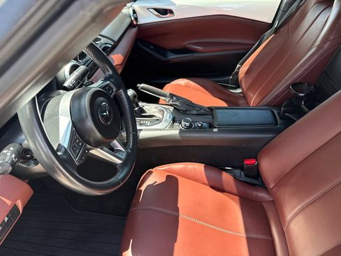 Used 2019 MAZDA MX-5 Miata RF Grand Touring RWD image 16