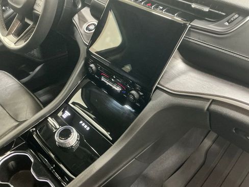 Used 2023 Jeep Grand Cherokee L Limited w/ Black Appearance Package image 29