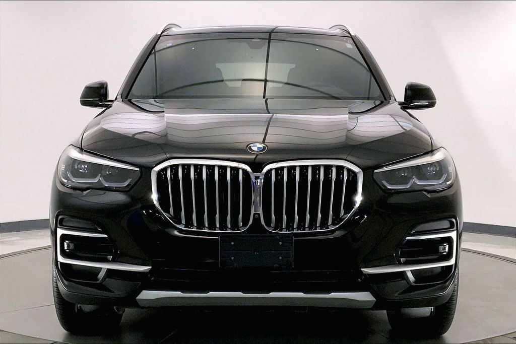 Certified 2022 BMW X5 xDrive40i w/ Premium Package AWD/4WD image 2