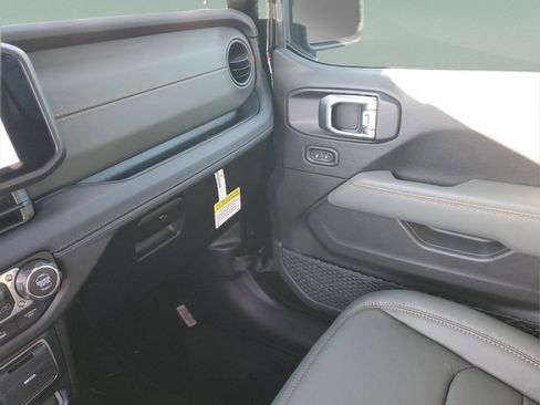 New 2026 Jeep Gladiator Mojave AWD/4WD image 28