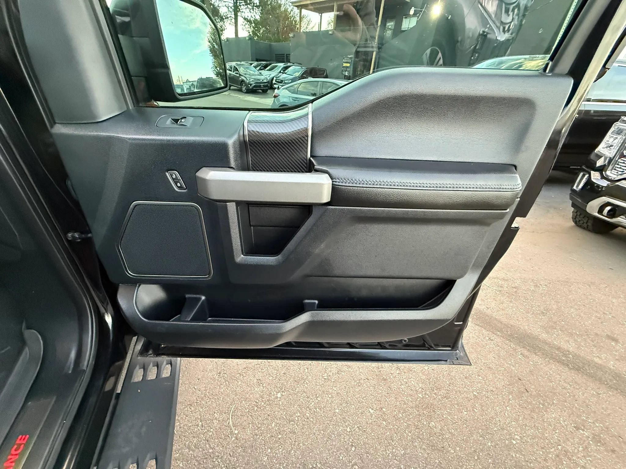 Used 2019 Ford F150 Raptor w/ Equipment Group 802A Luxury AWD/4WD image 31