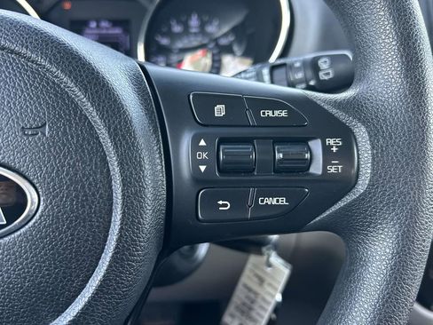 Used 2021 Kia Sedona LX FWD image 19