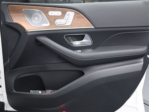 New 2026 Mercedes-Benz GLS 450 4MATIC image 32