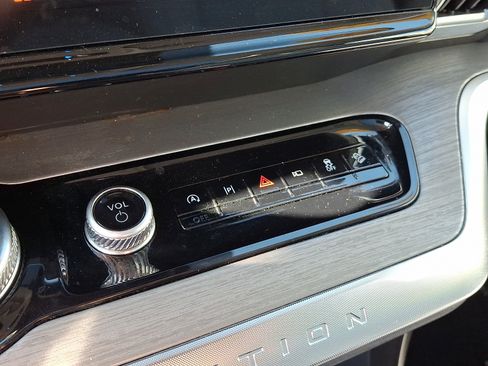 Certified 2025 Ford Expedition Platinum AWD/4WD image 18