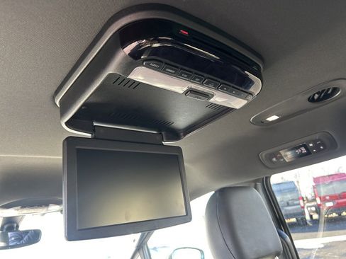 Used 2020 Chrysler Pacifica Touring-L image 13