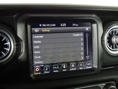 Used 2018 Jeep Wrangler Unlimited Sahara image 32