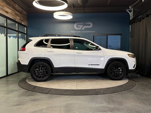Used 2023 Jeep Cherokee Altitude Lux AWD/4WD image 2