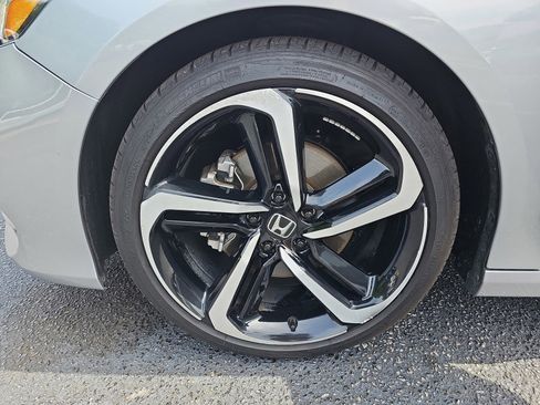 Used 2018 Honda Accord Sport image 31