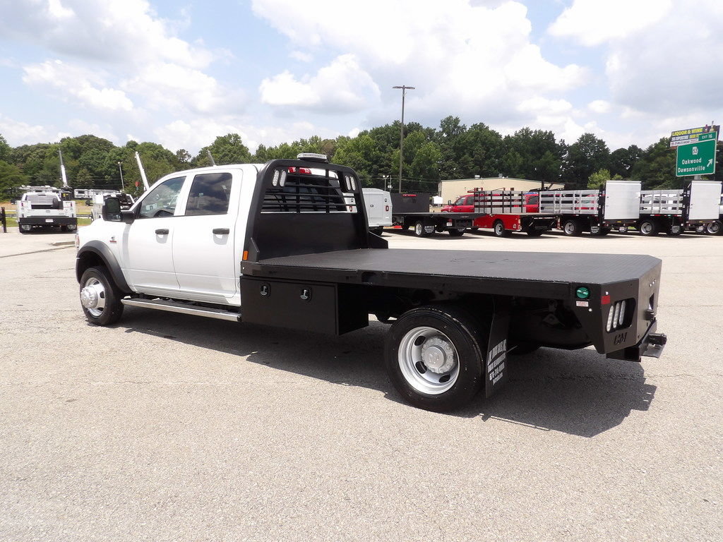 Used 2024 RAM 5500 Tradesman w/ Chrome Appearance Group AWD/4WD image 4