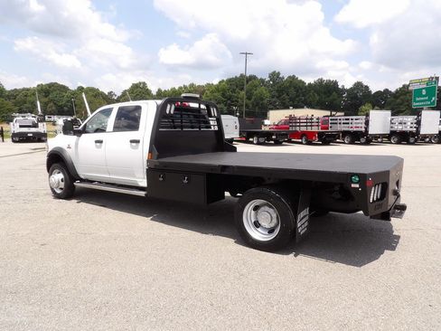 Used 2024 RAM 5500 Tradesman w/ Chrome Appearance Group AWD/4WD image 4