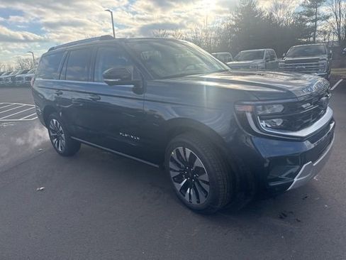 New 2026 Ford Expedition Platinum w/ Driver's Package image 5