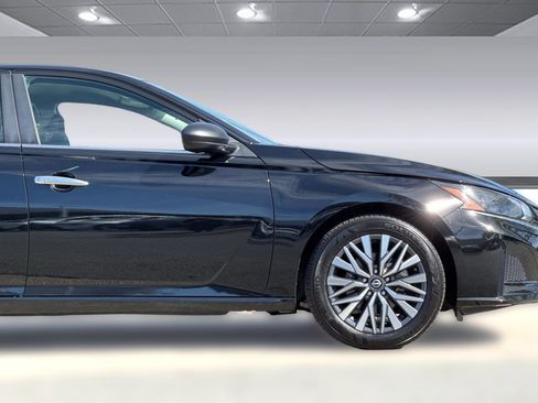 Used 2025 Nissan Altima 2.5 SV image 33