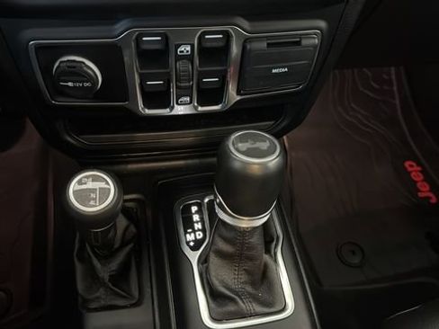 Used 2021 Jeep Wrangler Unlimited Sahara AWD/4WD image 11