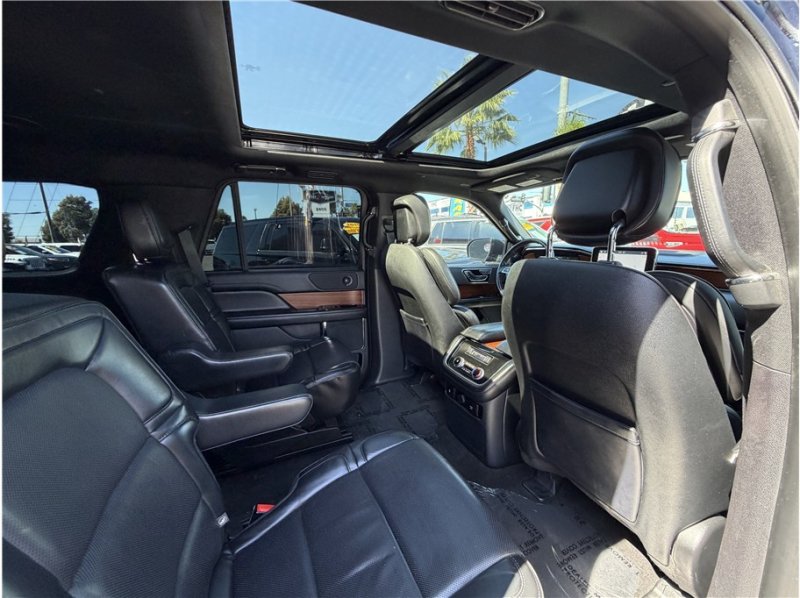 Used 2019 Lincoln Navigator Select RWD image 28
