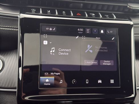 Used 2024 Jeep Grand Cherokee Altitude AWD/4WD image 18