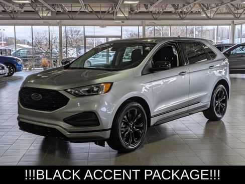 Used 2024 Ford Edge SE w/ Black Appearance Package image 4