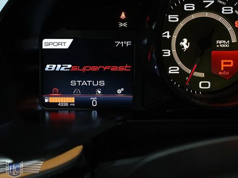 Used 2020 Ferrari 812 Superfast RWD image 31