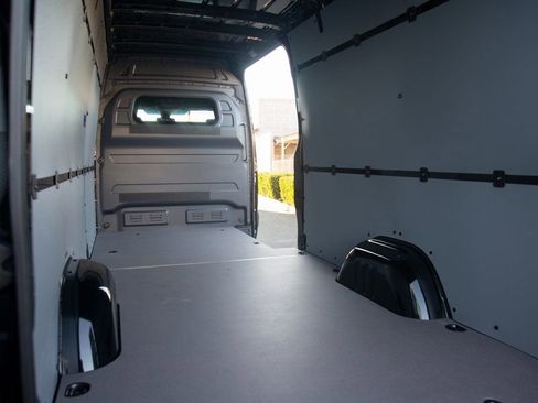 Used 2025 Mercedes-Benz Sprinter 2500 image 36