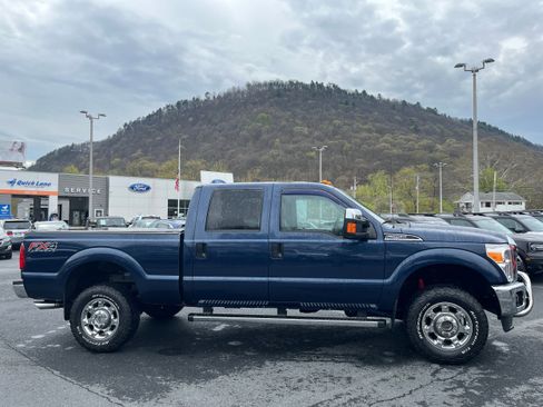 Used 2014 Ford F250 XLT w/ XLT Premium Package image 4