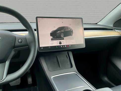 Used 2023 Tesla Model Y 2WD image 8