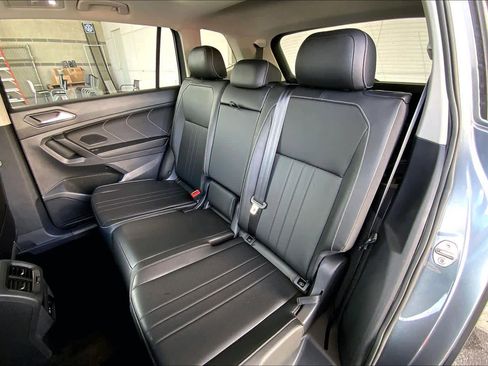 Used 2023 Volkswagen Tiguan SE w/ Panoramic Sunroof Package FWD image 22