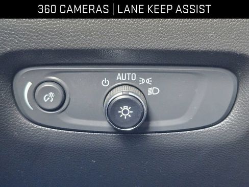 Used 2024 Chevrolet Traverse LT FWD image 22