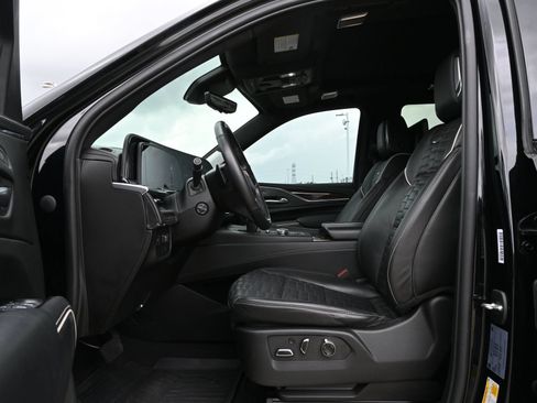 Certified 2023 Cadillac Escalade Premium Luxury Platinum AWD/4WD image 17
