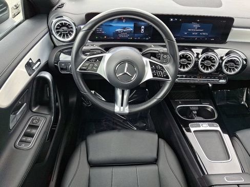 Used 2025 Mercedes-Benz CLA 250 image 11