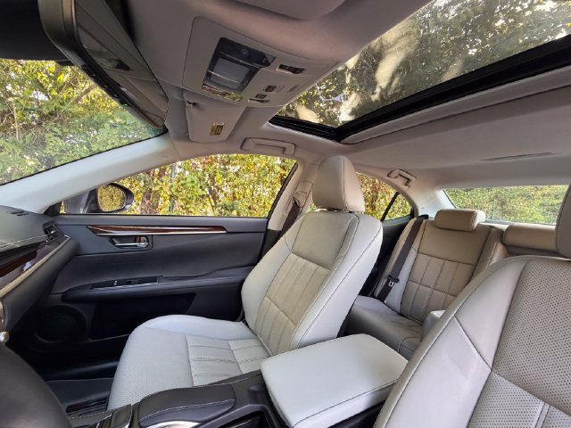Used 2017 Lexus ES 350 w/ Luxury Package FWD image 33
