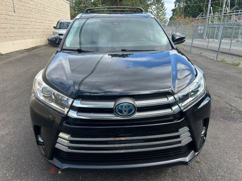 Used 2019 Toyota Highlander Limited AWD/4WD image 2