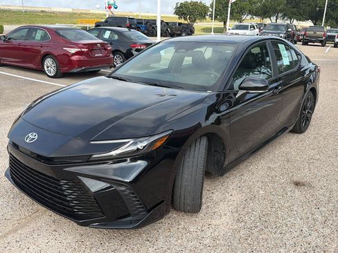 Used 2026 Toyota Camry SE FWD image 7