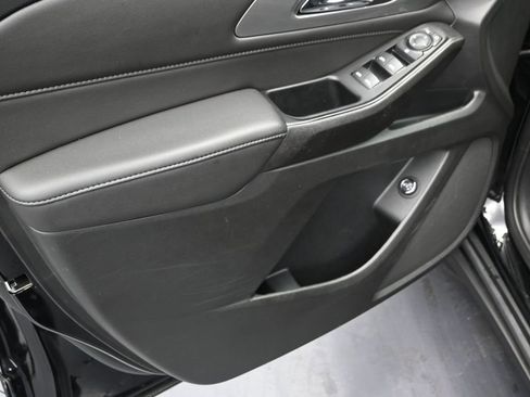 Used 2023 Chevrolet Traverse LT FWD image 10