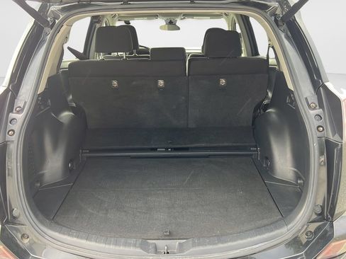 Used 2017 Toyota RAV4 XLE AWD/4WD image 9