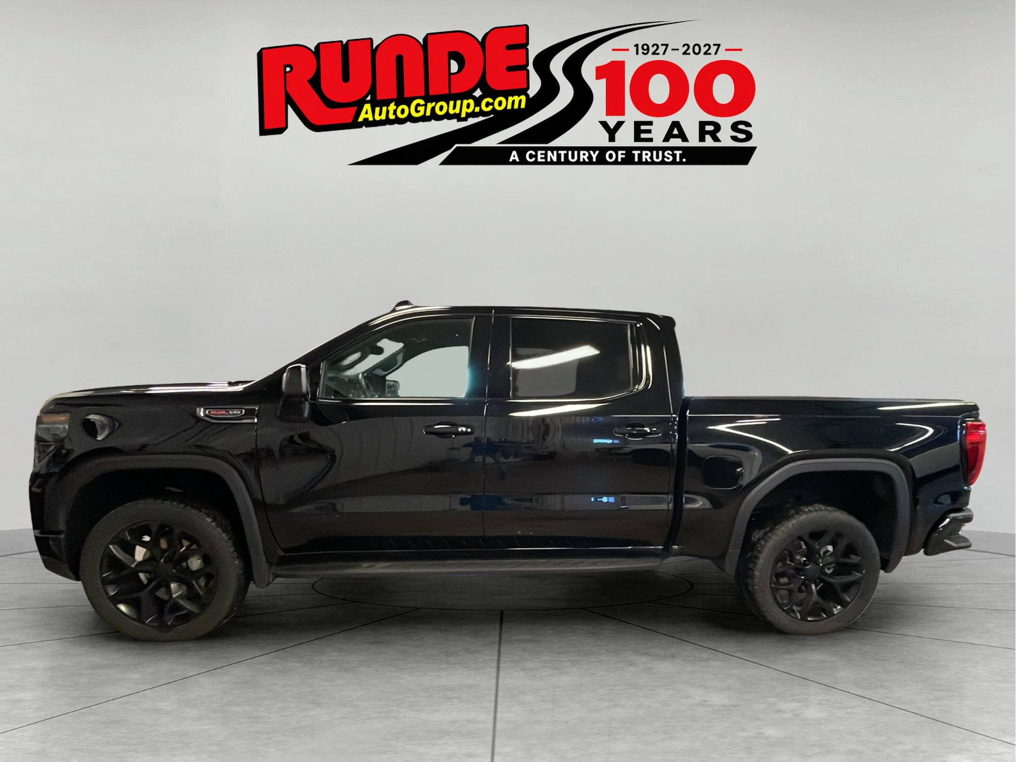 Used 2024 GMC Sierra 1500 AT4 w/ Technology Package AWD/4WD image 2