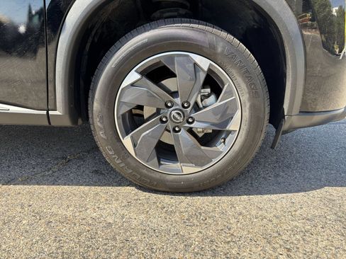 Used 2025 Nissan Rogue SV FWD image 31
