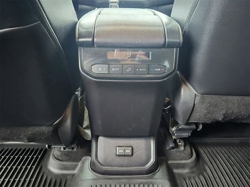 Used 2023 Toyota Highlander XLE image 13