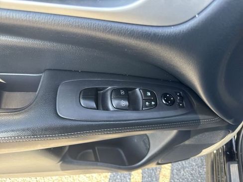 Used 2020 Nissan Pathfinder SL image 29