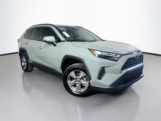 Used 2022 Toyota RAV4 XLE AWD/4WD image 2