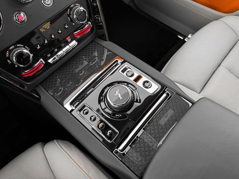 New 2026 Rolls-Royce Cullinan Black Badge image 23