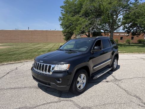 Used 2012 Jeep Grand Cherokee Laredo w/ Laredo E Group AWD/4WD image 1