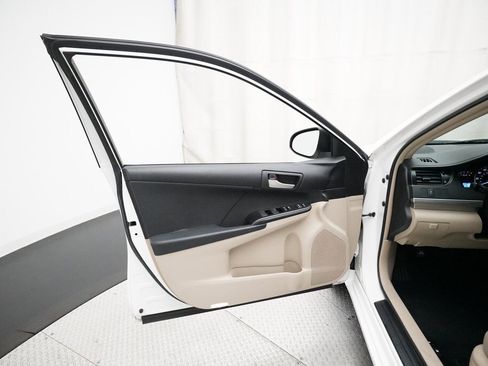 Used 2012 Toyota Camry LE image 26
