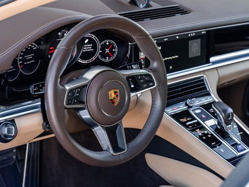 Used 2018 Porsche Panamera 4S image 4