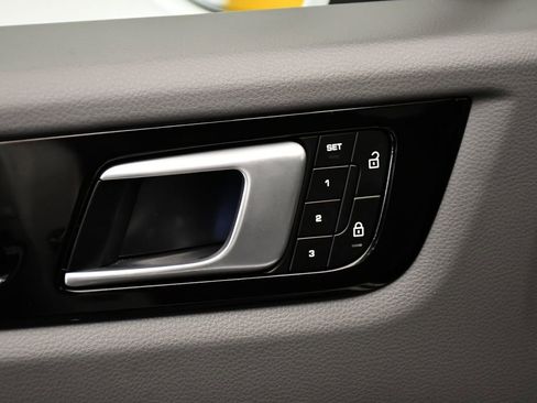 Used 2023 Porsche Cayenne image 36